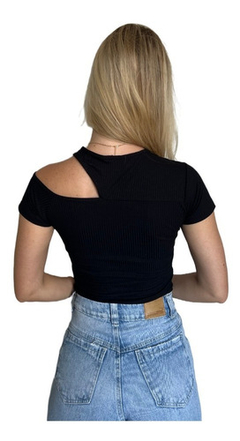 Blusa Básica Com Recortes - comprar online