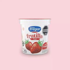 yogur entero con frutilla