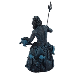 Escultura feita artesanalmente em resina, Netuno/Poseidon com lança de metal