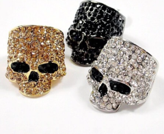 Brincos skull com pedras douradas, pretas ou prateadas