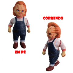 Boneco chucky em PVC 24cm em 2 modelos diferentes: chucky correndo e chucky em pé.