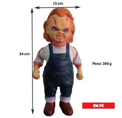 Boneco chucky em PVC 24cm em 2 modelos diferentes: chucky correndo e chucky em pé.