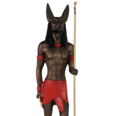 Escultura Anubis em resina com cajado de metal, peça artesanal