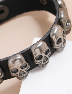 Pulseira unissex couro PU preto de caveiras