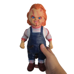 Boneco chucky em PVC 24cm em 2 modelos diferentes: chucky correndo e chucky em pé.