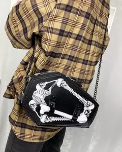 Bolsa de ombro punk gótica preta em couro PU