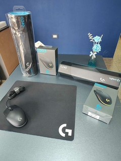 Combo Gamer Logitech Mouse G203 Lightsync RGB + MousePad Logitech G240