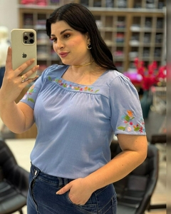 Blusa bordada gola quadrada NÍT 3271