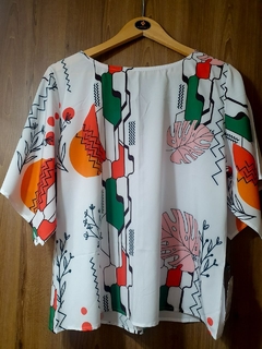 Blusa estampa formas abstratas Alcântara 1140328 na internet