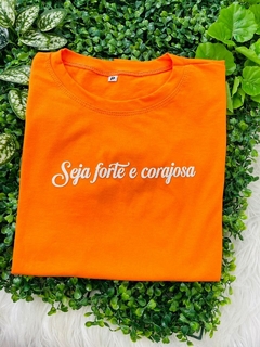 T-shirt Letter Seja Forte e Corajosa 1140158 - comprar online