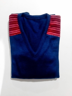 Blusa básica com aplique em tecido no ombro 22021 - Grondy Malhas