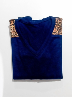 Blusa básica com aplique em tecido no ombro 22021 - loja online