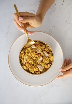 Arroz integral con cúrcuma y pechuga de pollo. sin tacc