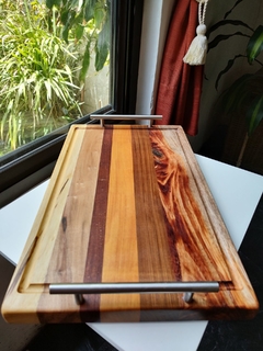 Tabla Line Grain con manijas y canaletas antiderre - DM Diseños en Madera