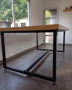 Mesa de comedor en guayubira - DM Diseños en Madera