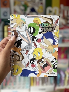 Cuaderno 16 x 21. Hojas rayadas. Tapa dura. - Personajes Looney Tunes - Mooving