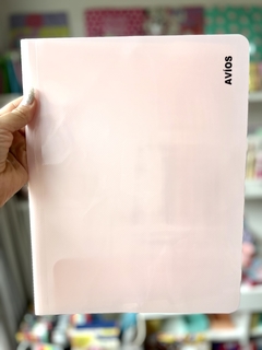 Carpeta AVIOS A4 c/ elástico. 3 solapas de pvc. Colores pasteles. en internet