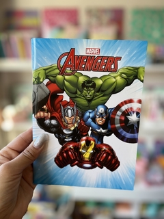 Cuaderno Abrochado Avengers. Hojas rayadas. - Librería Tu Almacén de Colores