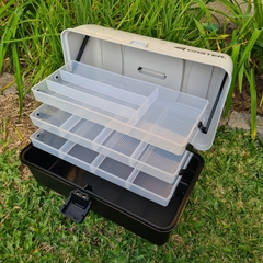 CAJA CASTER TRES BANDEJAS 12 DIVISIONES 36X19X20CM - EL NUEVO COYOTE PESCA