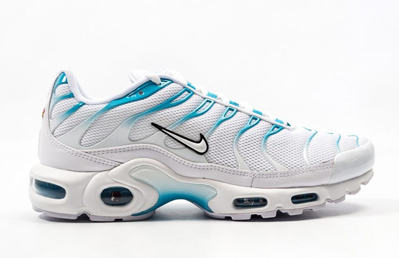 Vapormax plus hot sale sky blue