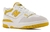 Tênis New Balance 550 'Varsity Gold' na internet
