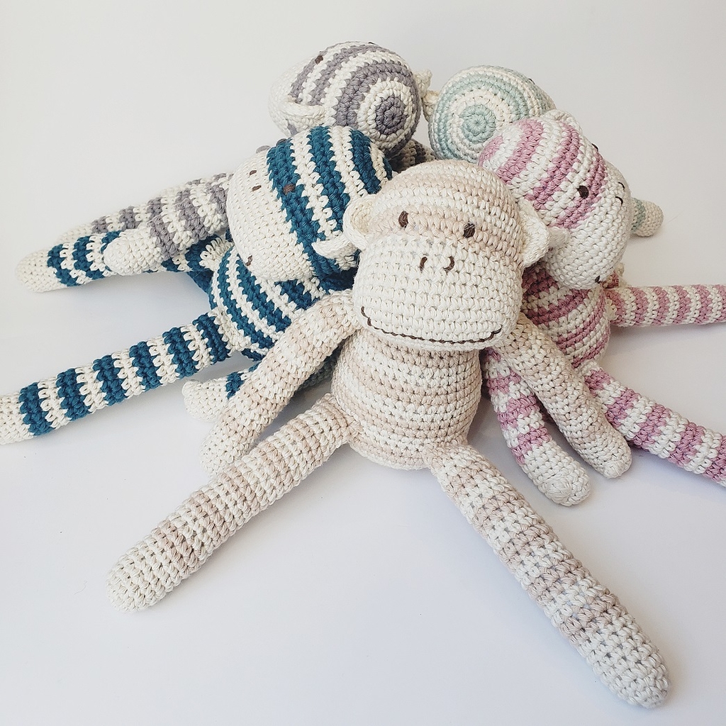 Kit Amigurumi Crochet Muñeco 20cm + Sonajero + Portachupete
