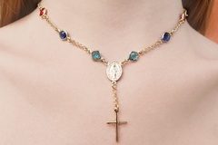 Choker Terço Nossa Senhora das Graças com Cristais Coloridos Folheado em Ouro