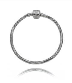 Pulseira 20 cm Estilo Pandora para Berloques com Fecho Tambor Escrito Love Banhada em Prata