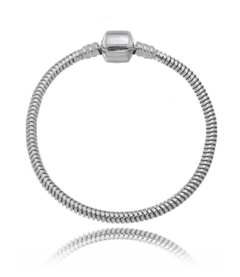 Pulseira 19 cm Estilo Pandora para Berloques com Fecho Tambor Banhada em Prata.