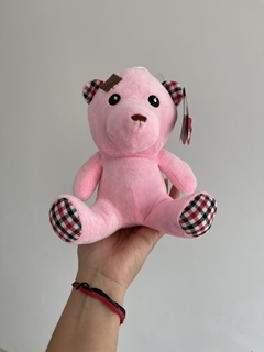 YW010137 PELUCHE OSO 3 COLORES 18CM (7798036088552)