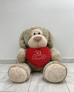 87395 PELUCHE PERRO CON CORAZON TE AMO 100CM (4036215472468)