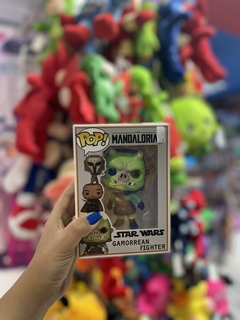 POP BABY YODA EN CAJA STAR WARS (6970330531403) - La Casa Del Juguete