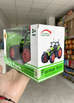 F8256 TRACTOR EN CAJA FARM PARK (6018100082561) - comprar online