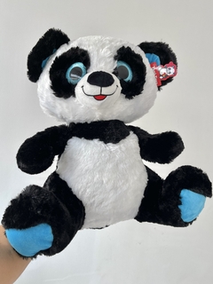 16009 PELUCHE OSO PANDA OJITOS LINDOS SENTADO 45CM (7798036084295)