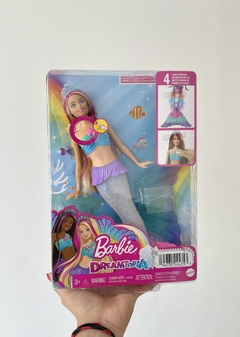 HDJ36 MUÑECA BARBIE DREAMTOPIA SIRENA LUCES MAGICAS (194735024353)