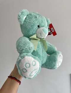 2088C PELUCHE OSO CON HUELLA VARIOS COLORES 30CM (7798036085278) - comprar online