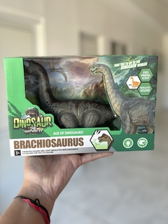 SD21076 DINOSAURIO A PILA BRACHIOSAURUS EN CAJA (7990500210760)