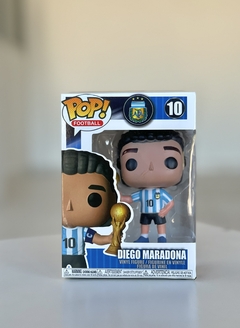 POP DIEGO MARADONA EN CAJA CON COPA (8496202209105)