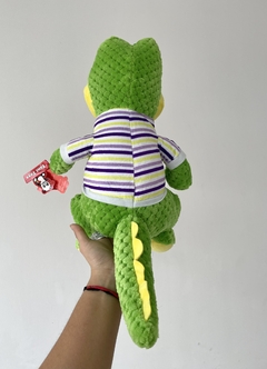 1798D PELUCHE COCODRILO CON REMERA 40CM (7798036082123) en internet