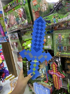 ESPADA MINECRAFT GOMA EVA EN BLISTER (02299) - La Casa Del Juguete