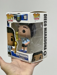 POP DIEGO MARADONA EN CAJA CON COPA (8496202209105) en internet