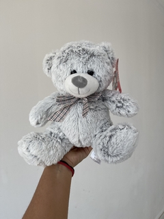 2110B OSO C/MOÑO VARIOS COLORES 25CM (7798036085292)