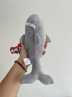 HT030054 PELUCHE DELFIN 2 COLORES 35CM (7798036088910) - La Casa Del Juguete