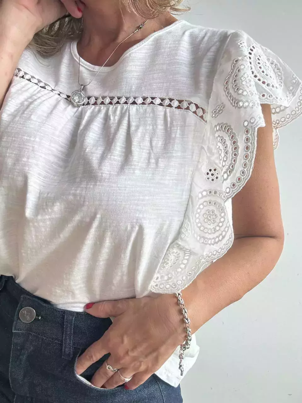 Remera Sara detalle Volados broderie