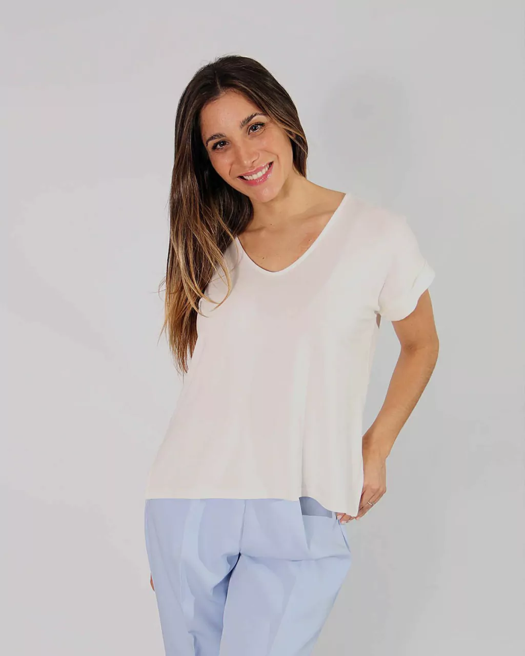 Connie remera escote v crepe