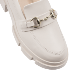 Mocassim Perola Placa Dourada Frontal bico Lj Luciana Janich - comprar online