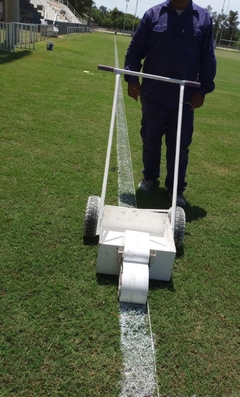 Maquina para pintar canchas de césped natural - Demarcación de líneas - Futbol - Rugby en internet