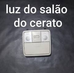 Luz interna Cortesia Kia Cerato 2015