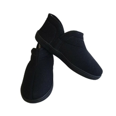 PANTUFA FORRADA EM LÃ SINTÉTICA, COR PRETO, SOLADO ANTIDERRAPANTE - comprar online