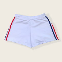 Top e Short (branco) na internet